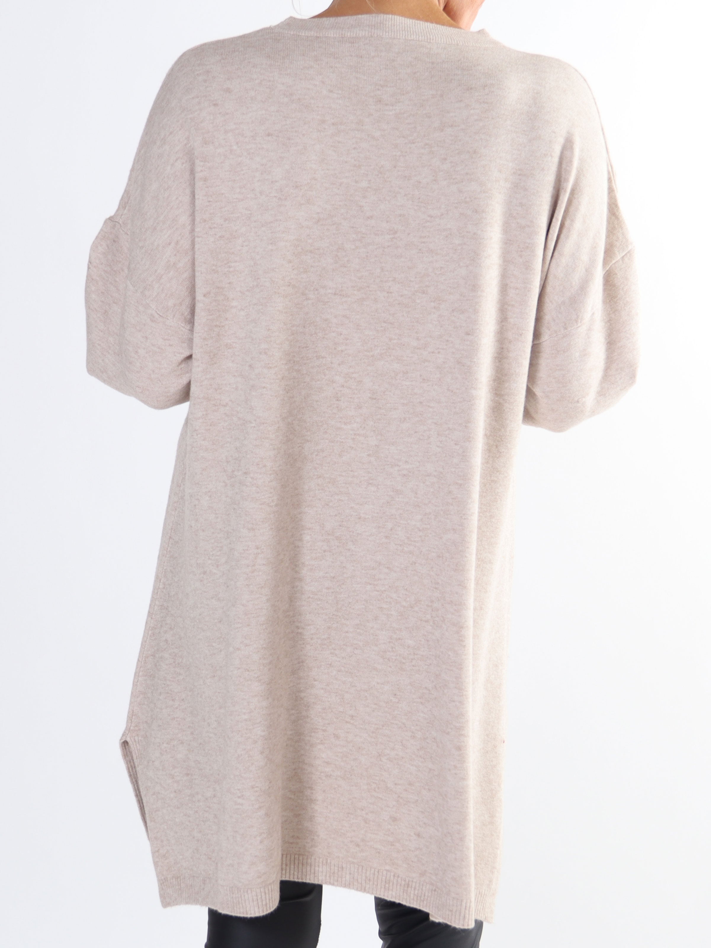 Zina - Plus size strikbluse med prikket detaljer i stoffet